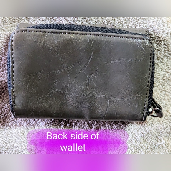 d-fusion brand, grey colour tri fold small wallet, lots of space, GUC - Picture 11 of 14